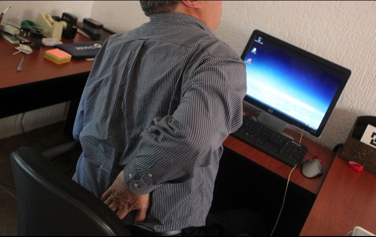 Esta enfermedad se caracteriza por dolor en la espalda baja, y tiene diversas causas como sobrepeso, sedentarismo, esfuerzos o movimientos súbitos, posiciones corporales incorrectas, estrés y ansiedad. EL INFORMADOR / ARCHIVO