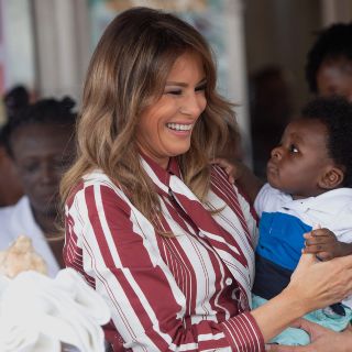 Melania Trump llega a Ghana, primera escala de su gira por África