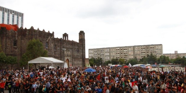 Inicia marcha conmemorativa por 50 a&ntilde;os del movimiento de 1968