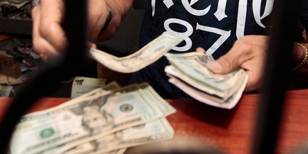 Peso retrocede ante fortalecimiento generalizado del d&oacute;lar