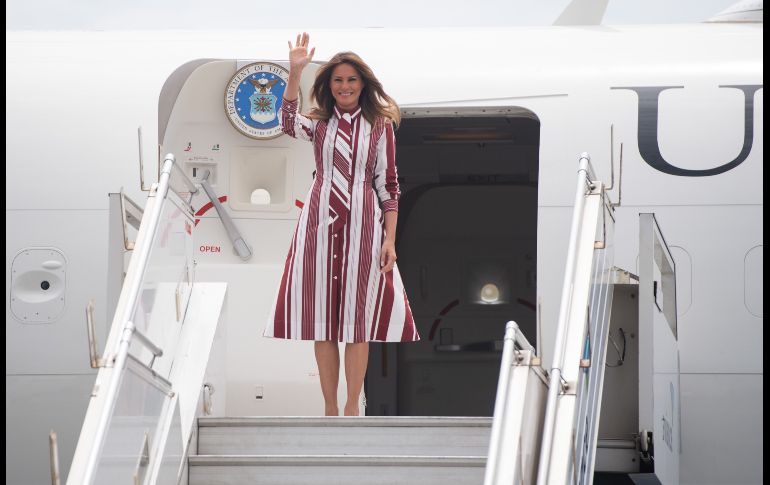 La primera dama estadounidense Melania Trump llega al aeropuerto internacional Kotoka en Accra, Ghana, en el inicio de su viaje de una semana a África. AFP/S. Loeb