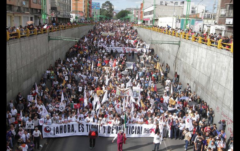 De acuerdo con cifras de la Secretaría de Seguridad Pública de la Ciudad de México, más de 15 mil personas participan en la marcha.
