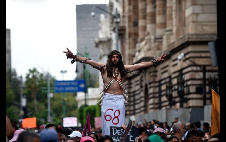 El contingente salió de la Plaza de las Tres Culturas rumbo al Zócalo capitalino.