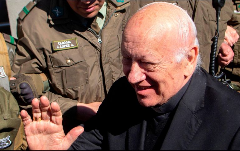 El arzobispo de Santiago de Chile, el cardenal Ricardo Ezzati, se presenta ante la Fiscalía regional de O'Higgins como imputado por la presunta comisión de encubrimiento de casos de abusos sexuales. AFP / C. Reyes
