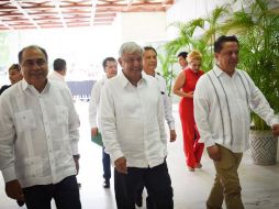 El presidente electo de México, Andrés Manuel López Obrador, se reúne con el gobernador de Guerreo, Héctor Astudillo Flores, y sus colaboradores. NTX/ESPECIAL