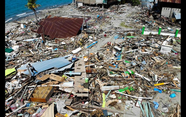 Escombros en Wani, Indonesia. Las autoridades indonesias elevaron este miércoles a mil 407 la cifra de víctimas mortales.