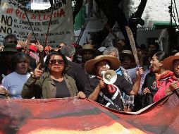 Habitantes de zonas aledañas a donde se construye el Nuevo Aeropuerto Internacional de la Ciudad de México arriban a la casa de transición de López Obrador para pedir el cese de los trabajos. SUN/ARCHIVO