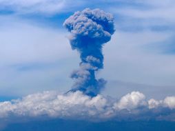 Esta mañana, autoridades de protección civil informaron de varias explosiones en el coloso, con alto contenido de ceniza. NTX / ARCHIVO