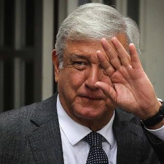 Revista da detalles de la boda del hombre más cercano a López Obrador