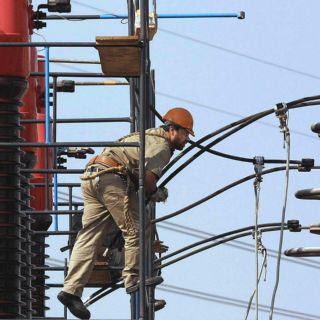 Prevén acuerdo para no subir tarifas de luz hasta diciembre