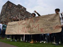 Hasta el momento, los inconformes bloquean todas las entradas al edificio. SUN/ARCHIVO