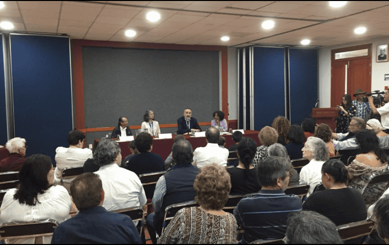 Pobladores y activistas acudieron al Congreso a la presentación del libro 