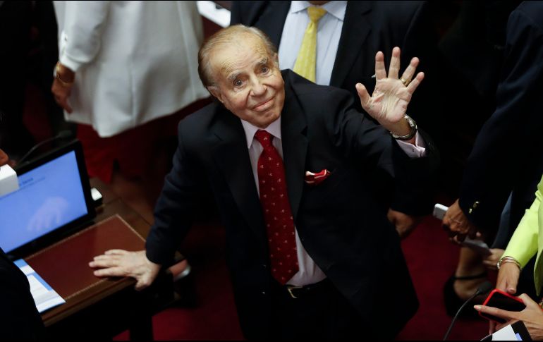 Fotografía del 29 de noviembre de 2018, que muestra al expresidente argentino Carlos Menem durante el juramento de 24 senadores nacionales en la sede del Congreso, en Buenos Aires. EFE/D. Fernández