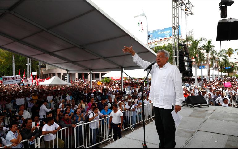 Tras un encuentro con el gobernador de Morelos, Cuauhtémoc Blanco, López Obrador sostuvo que se tiene que garantizar que en la elección de los dirigentes se respete el voto libre.