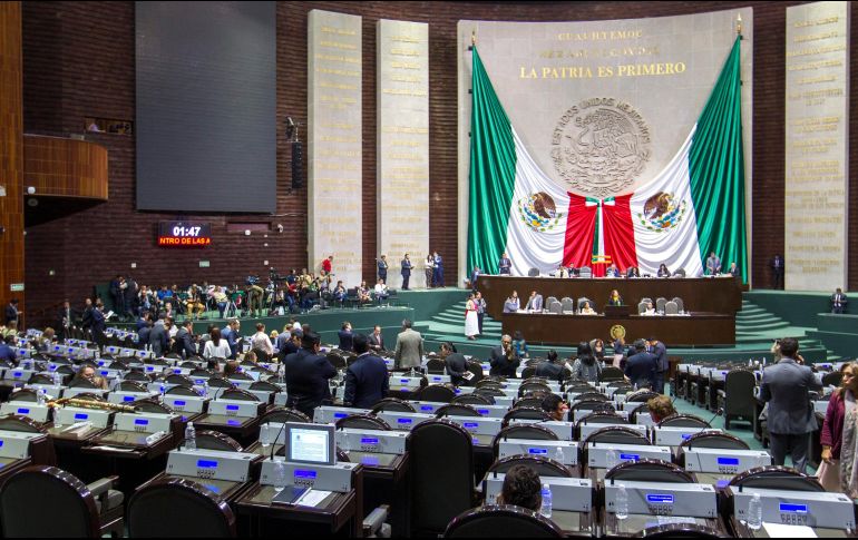 Los 66 congresistas de la Ciudad de México estrenaron tabletas electrónicas con un valor comercial no menor a los siete mil pesos cada una. NTX/J. Pazos
