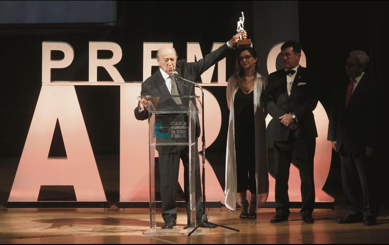 Reconocimiento. El Honoris Causa fue entregado al arquitecto Enrique Nafarrate Mexía. EL INFORMADOR/A. Camacho