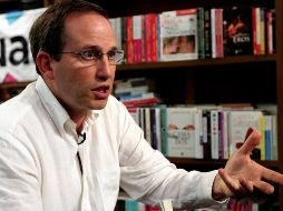 El escritor hace un acercamiento al presente con su más reciente obra literaria. EL INFORMADOR/A. Camacho