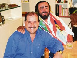 Juan Escalante, en amistad con Luciano Pavarotti. ESPECIAL