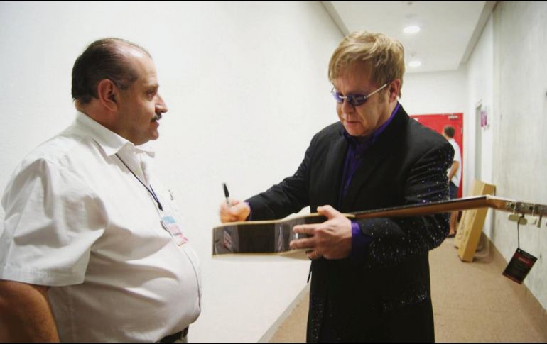 Internacional. En charla con Elton John.