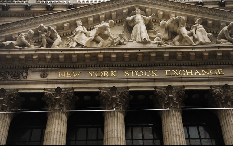 El NYSE Composite gana 15.40 puntos, ubicándose en dos mil 895.92 unidades. AFP / S. Platt