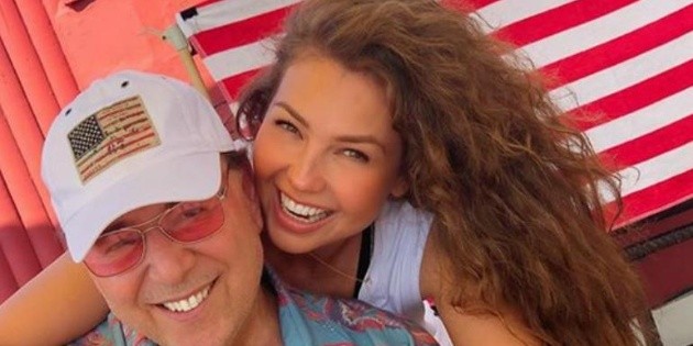 Critican a Tommy Motola por publicar video de Thal&iacute;a