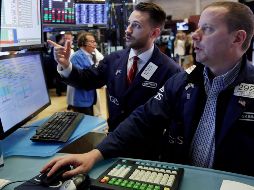 Los mercados bursátiles resultaron afectados tras el aumento de la rentabilidad de la deuda pública. AP/ARCHIVO