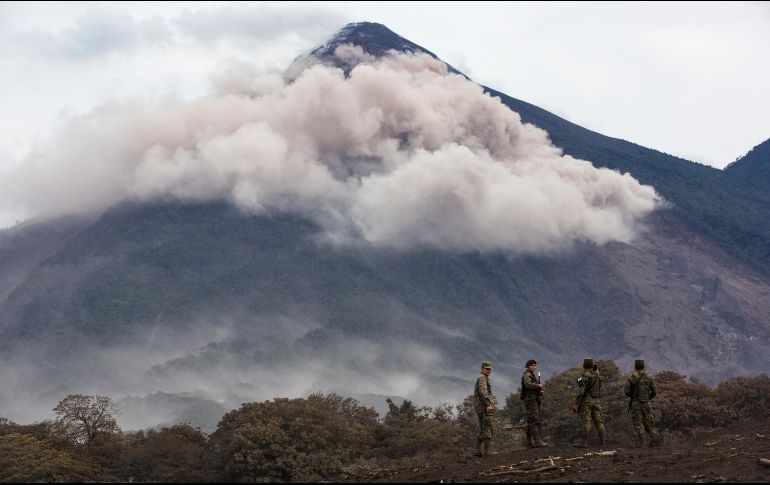 Científicos advierten que hay probabilidades de que se generen flujos de lava o que una nueva erupción próximamente. AP/ARCHIVO