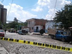 Alrededor de las 13:00 horas, una vez más en Tlaquepaque, un hombre fue asesinado a balazos en la colonia Las Juntas.  ESPECIAL/