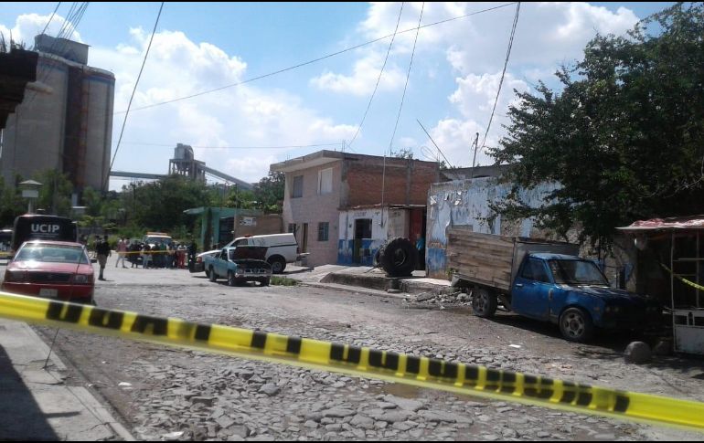 Alrededor de las 13:00 horas, una vez más en Tlaquepaque, un hombre fue asesinado a balazos en la colonia Las Juntas.  ESPECIAL/
