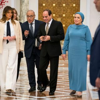 Melania Trump llega a Egipto en última parada de su gira en África