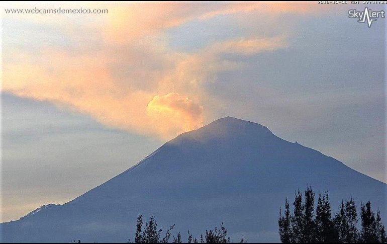 El coloso tuvo ocho explosiones, por lo que el semáforo de alerta volcánica se encuentra en Amarillo Fase 2. TWITTER/ @Popocatepetl_MX