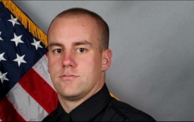 El agente herido es Samuel Galluzzi de 24 años, sufrió heridas en un muslo y el tobillo y se prevé que sobrevivirá, mientras que el occiso fue identificado como Sershawn Martez Dillon, de 31 años. TWITTER / @MNPDNashville