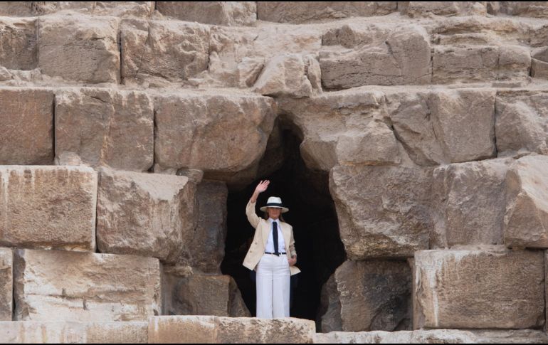 Sonriente y carismática, la exmodelo, de 48 años, posó en estos monumentos históricos. AP/C. Kaster