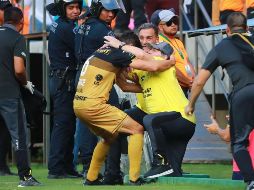 Maradona celebró efusivamente la anotación de su equipo. TWITTER/@SC_ESPN