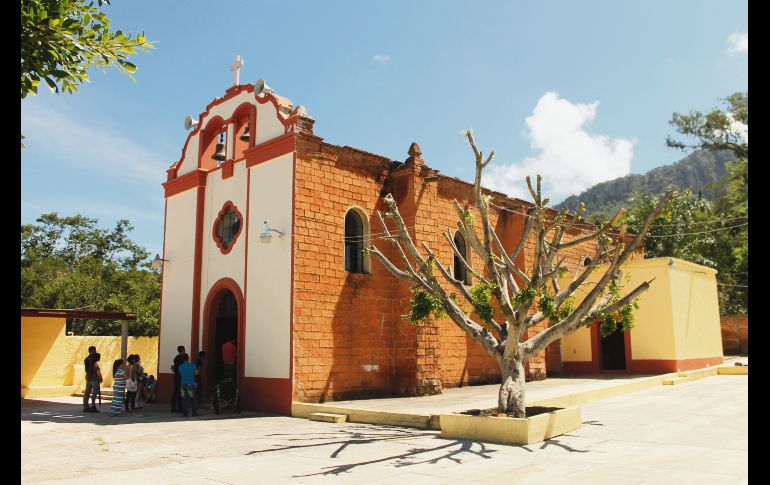 Fe. El templo de la Virgen del Refugio es el epicentro de la comunidad.