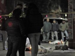 Autoridades localizaron en el lugar más de 30 casquillos percutidos. TWITTER/@Reporte_Indigo