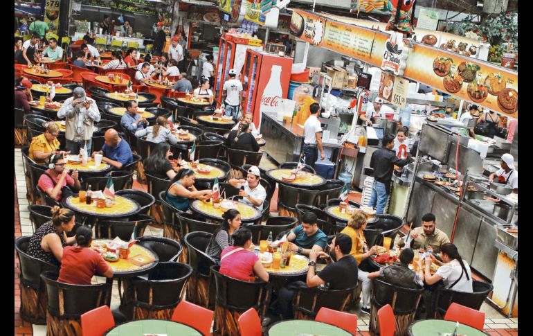 La tradición indica que para conocer Guadalajara se tiene que comer en San Juan de Dios. Birria, carnes en su jugo y antojitos son tan sólo algo de lo que puedes disfrutar. EL INFORMADOR / E. Barrera