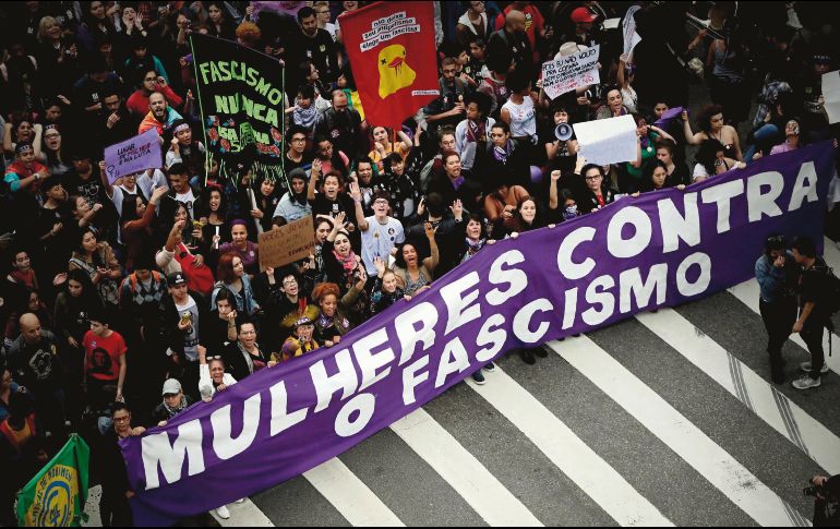 Cientos de mujeres se manifestaron contra Bolsonaro al grito de 