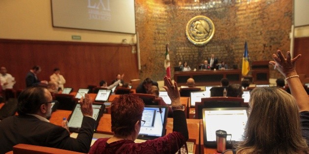 Por &ldquo;superprestaciones&rdquo;, diputados se despiden con dieta millonaria