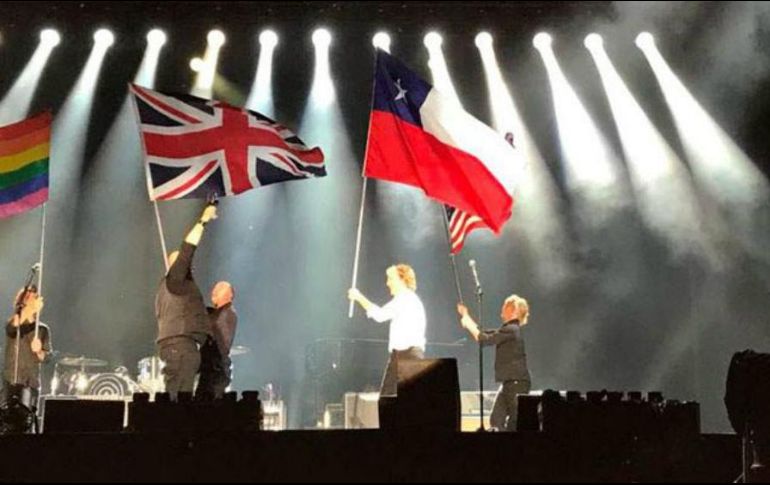 Las banderas de Texas y Chile son muy similares, sólo cambian los tonos de colores y el campo con la estrella. TWITTER