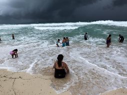 El ciclón está muy próximo a convertirse en huracán categoría 1 en la escala Saffir-Simpson. EFE / A. Capul