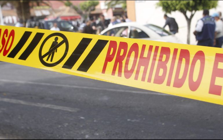 Paramédicos municipales confirmaron el fallecimiento de la mujer, que de acuerdo con los vecinos del lugar, era conocida en la zona por dedicarse a las ventas casa por casa. EL INFORMADOR / ARCHIVO