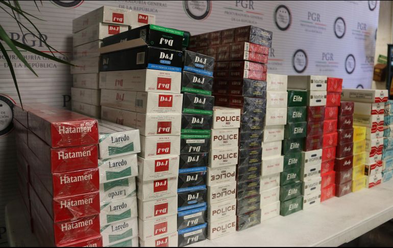 Efectivos de la Agencia de Investigación Criminal aseguraron 548 paquetes con 111 mil 400 cigarros de diversas marcas, sin el permiso correspondiente. NTX / ARCHIVO