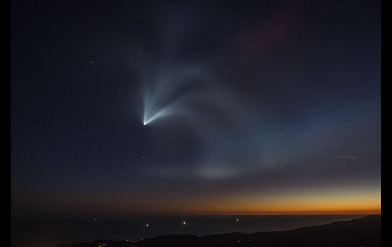 El cohete Falcon 9 Block 5 de la empresa SpaceX salió el domingo desde la Base Aérea Vandenberg.