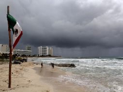 Recomiendan extremar precauciones a la población en de dichas entidades y atender las recomendaciones emitidas por las autoridades de Protección Civil en cada entidad. EFE / A. Cupul