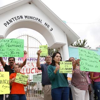 Se manifiestan contra uso de gavetas del Panteón de El Salto