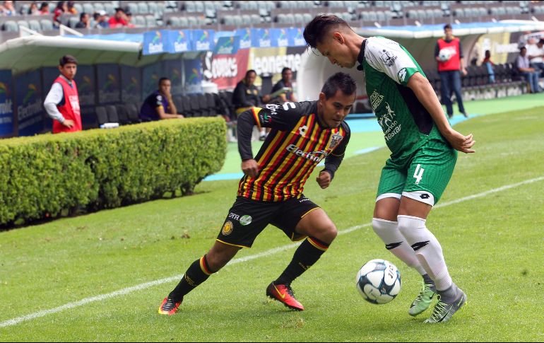 Efrén Mendoza (i) aseguró que el equipo se mantiene concentrado en ganar su partido de visita ante el Tampico. EL INFORMADOR/ARCHIVO
