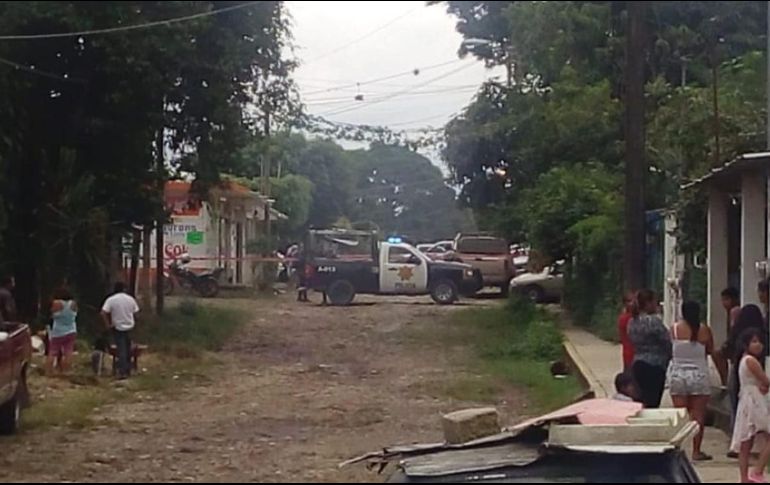 Tres elementos municipales resultaron heridos con arma de fuego y uno más fue atropellado por pobladores. TWITTER/@Quadratin_Ver