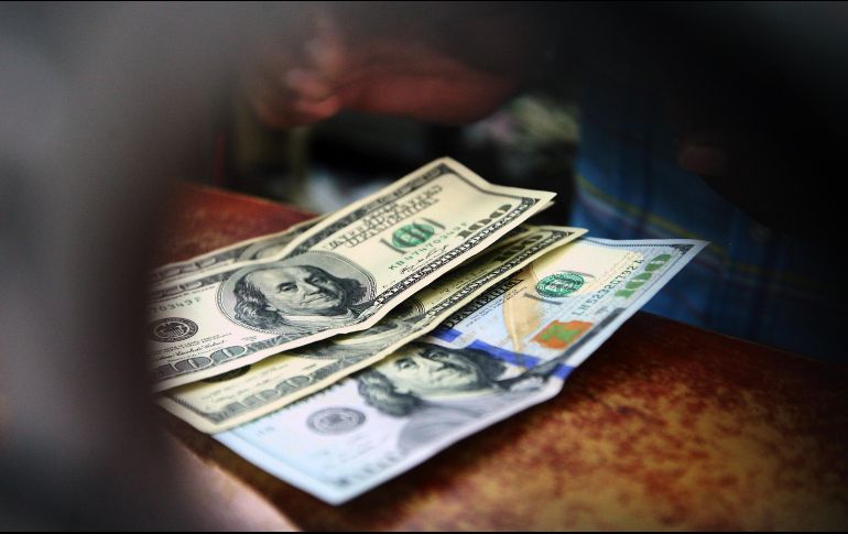El billete verde se compra en un mínimo de 18 pesos. EL INFORMADOR / ARCHIVO