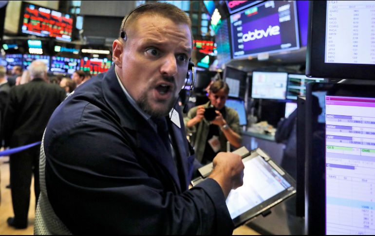 El Dow Jones perdió más de tres por ciento esta jornada. AP/R. Drew